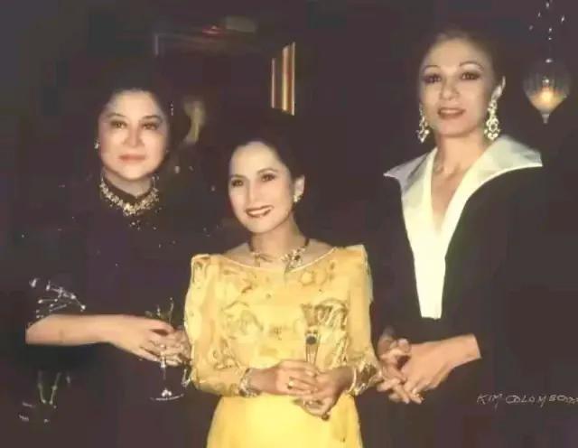 15岁当妓女,22岁成总统夫人,53岁全裸写真,她活成最率真女王!