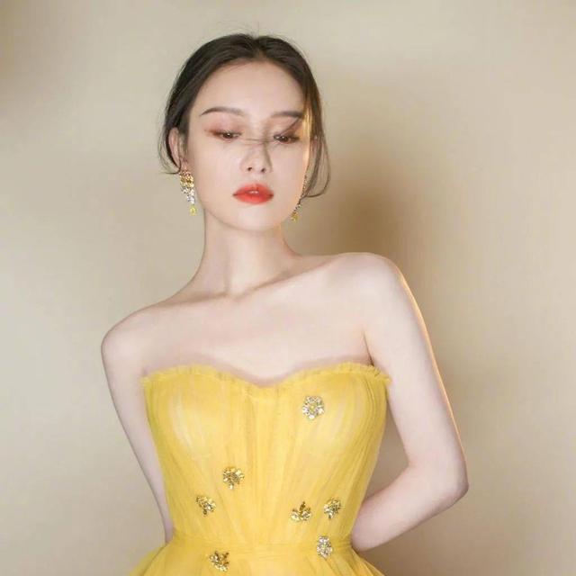 直角肩蝴蝶骨翘臀,你引以为豪的“性感体态”,实则是“火坑”