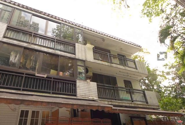 25岁港姐冠军谢嘉怡住所曝光!外墙陈旧面积狭小,卧室装铁闸门