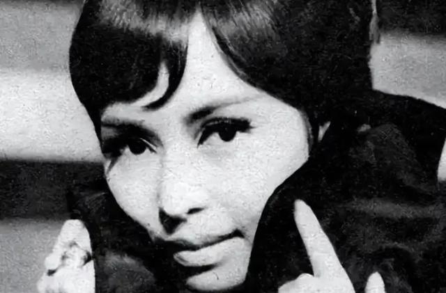 她是亚洲第一艳星,曾全裸出镜,当过间谍,后成中国卫星导航之母