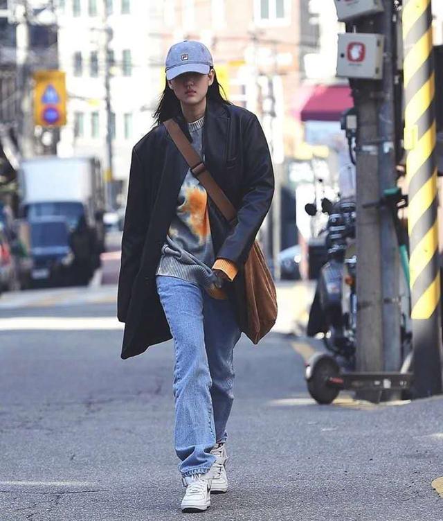 这些高人气的韩国街拍穿搭,你应该学学,简单且日常,个性还时髦