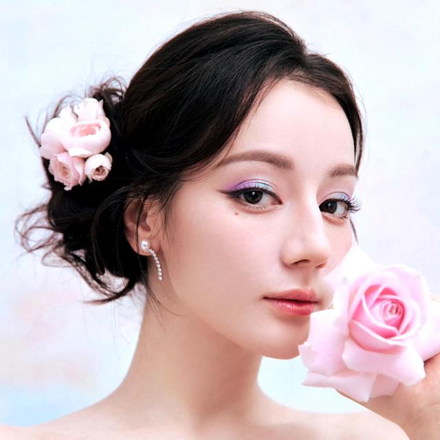 金鹤龙巧手绘“蛇女”,热巴惊艳诠释神秘魅力