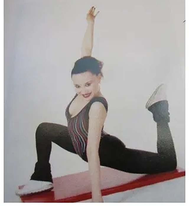 “健美女皇”马华41岁病逝,将军父亲痛哭,丈夫绝望下求神拜佛