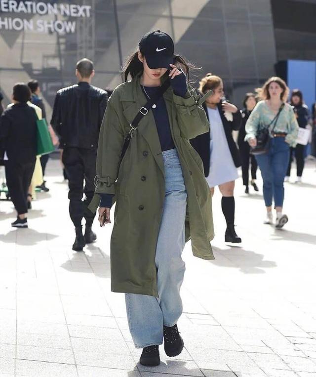 这些高人气的韩国街拍穿搭,你应该学学,简单且日常,个性还时髦