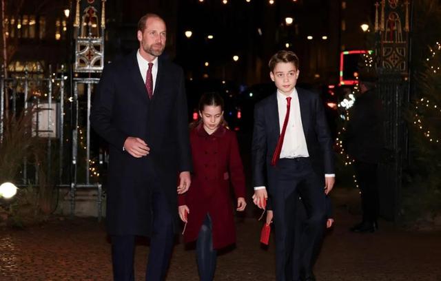 11岁乔治从“乔胖”变帅气少年,颜值不输威廉,大长腿绅士范十足