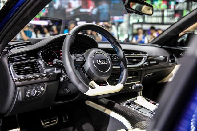 40多万的车改出160万的感觉,奥迪A6 Avant黑武士帅过自家大哥!