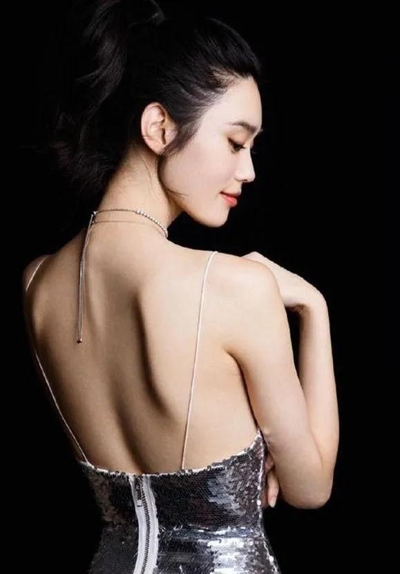 直角肩蝴蝶骨翘臀,你引以为豪的“性感体态”,实则是“火坑”