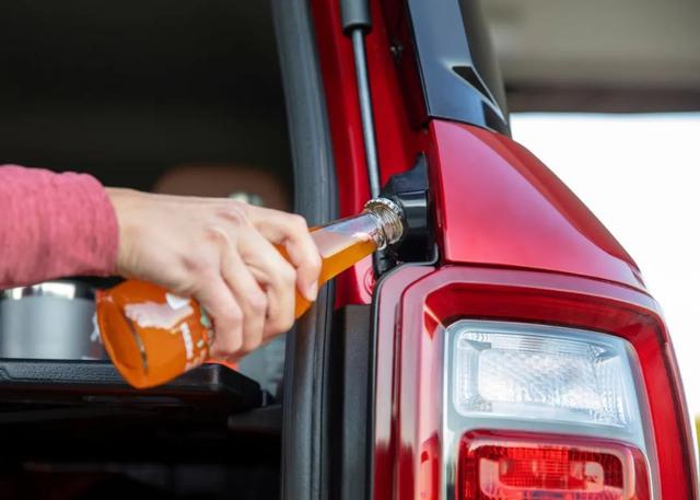 马头向下的Bronco才算福特最烈的“野马”,时隔25年出新车