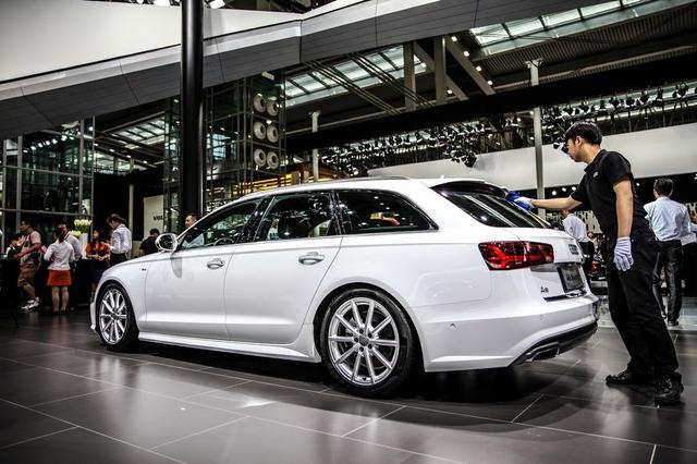 40多万的车改出160万的感觉,奥迪A6 Avant黑武士帅过自家大哥!