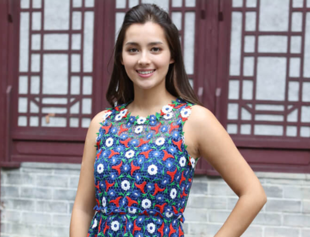 25岁港姐冠军谢嘉怡住所曝光!外墙陈旧面积狭小,卧室装铁闸门