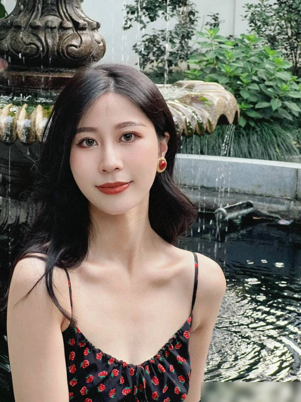 韩国顶级美女:明艳动人,完美身材令人羡慕