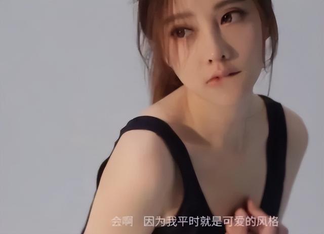 冯提莫瑜伽直播意外走光!质疑她是故意为之,因为她太懂直播了