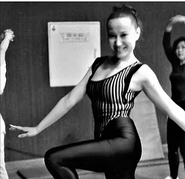 “健美女皇”马华41岁病逝,将军父亲痛哭,丈夫绝望下求神拜佛