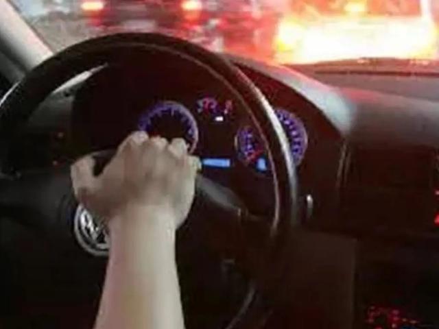 汽车喇叭“暗语”揭秘:按“一下,两下,长按各是什么意思?