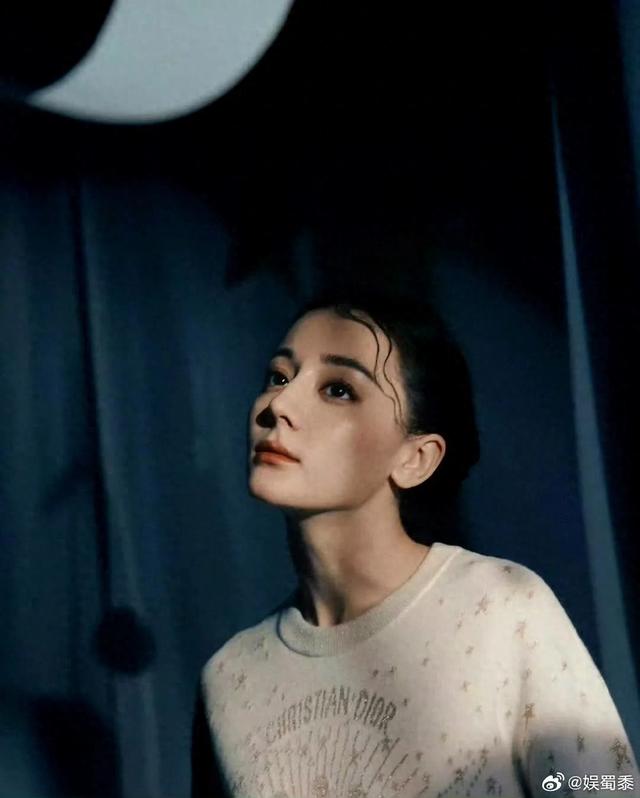 金鹤龙巧手绘“蛇女”,热巴惊艳诠释神秘魅力