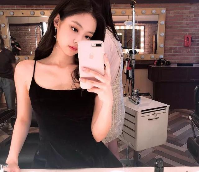 直角肩蝴蝶骨翘臀,你引以为豪的“性感体态”,实则是“火坑”