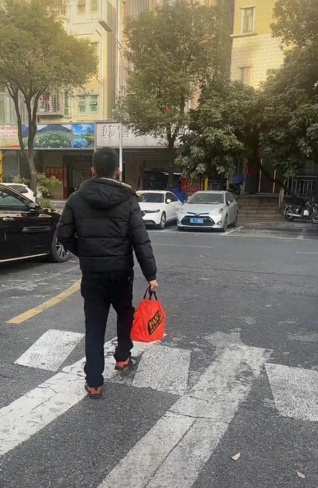 今日到湖南,衡阳小伙从深圳步行回家过年:同伴中途放弃2次,目前就我一个走