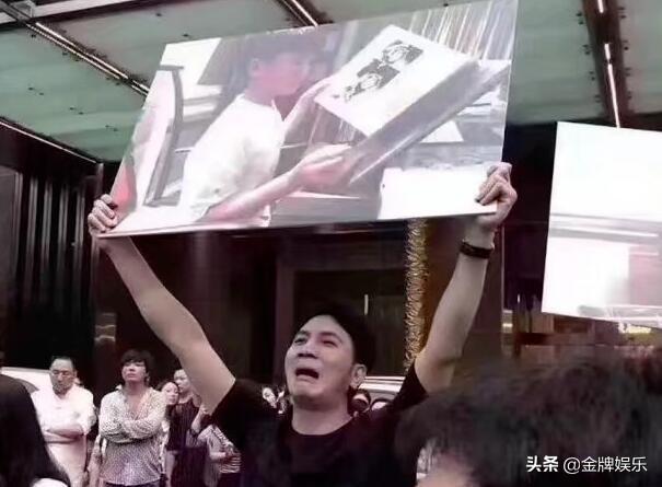 林生斌陪现任妻子去澳洲度假的画面流出!两人还在现场大秀恩爱