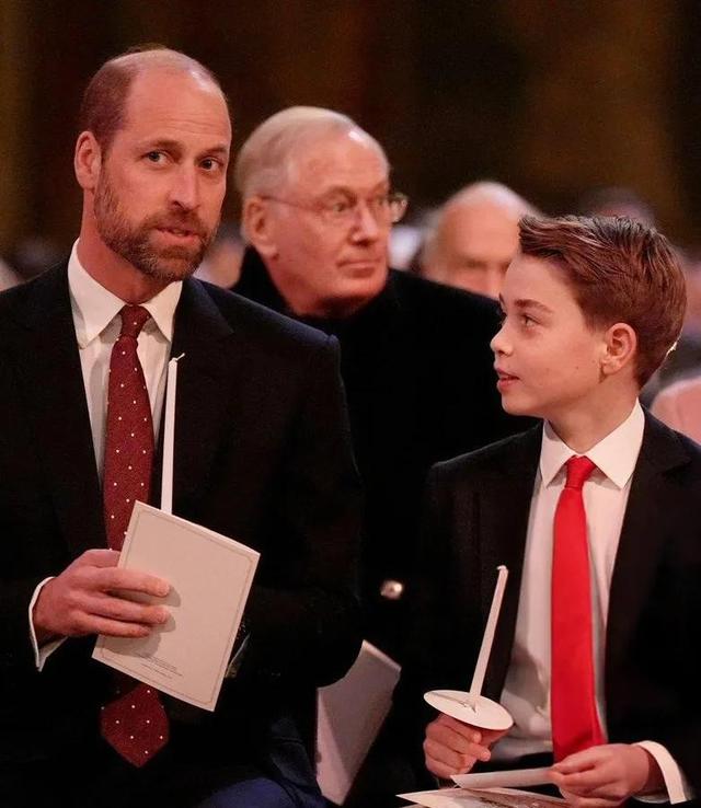 11岁乔治从“乔胖”变帅气少年,颜值不输威廉,大长腿绅士范十足