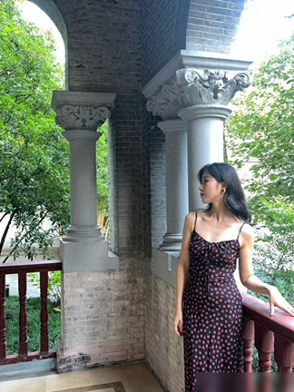 韩国顶级美女:明艳动人,完美身材令人羡慕