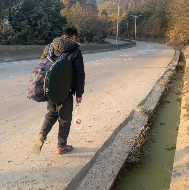 今日到湖南,衡阳小伙从深圳步行回家过年:同伴中途放弃2次,目前就我一个走