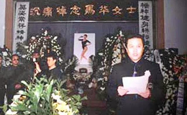 “健美女皇”马华41岁病逝,将军父亲痛哭,丈夫绝望下求神拜佛
