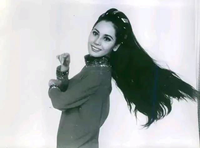 15岁当妓女,22岁成总统夫人,53岁全裸写真,她活成最率真女王!