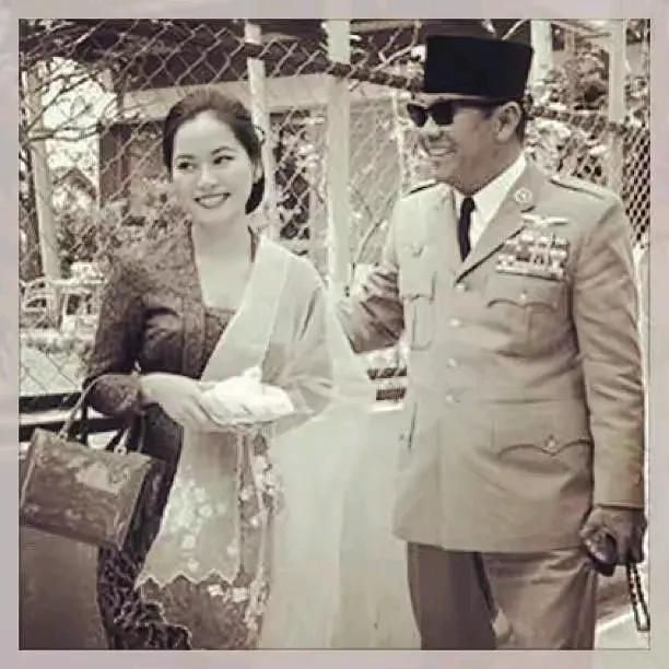 15岁当妓女,22岁成总统夫人,53岁全裸写真,她活成最率真女王!