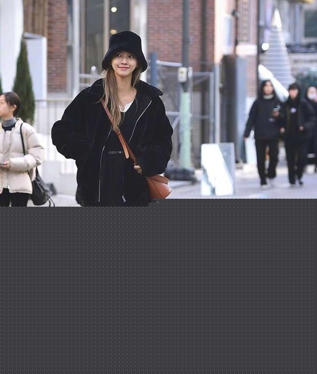 这些高人气的韩国街拍穿搭,你应该学学,简单且日常,个性还时髦