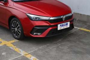 液晶汽车仪表(不到10万上顶配荣威i5LED大灯，123英寸液晶仪表满满科技感)