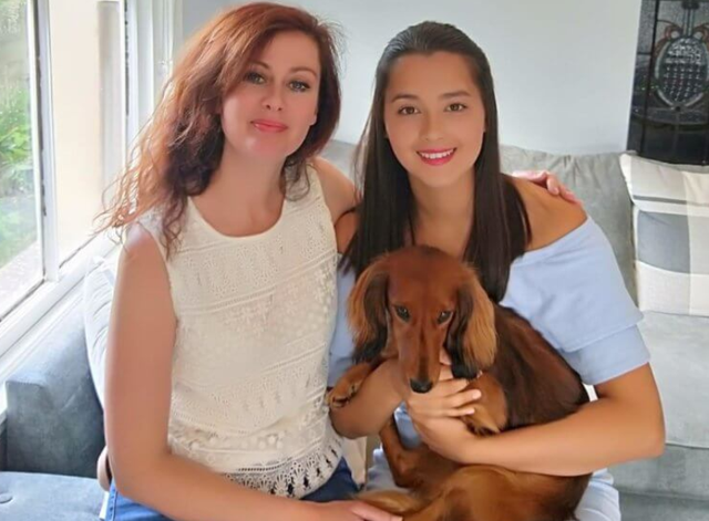 25岁港姐冠军谢嘉怡住所曝光!外墙陈旧面积狭小,卧室装铁闸门