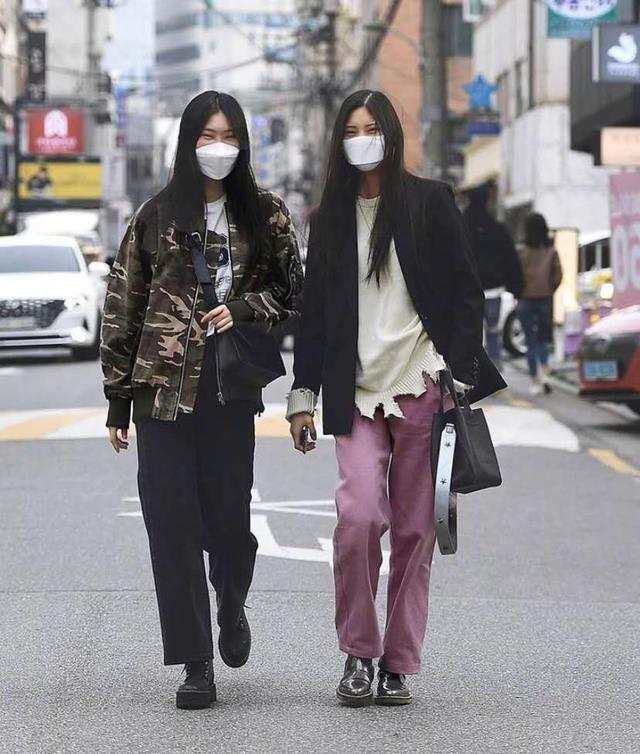 这些高人气的韩国街拍穿搭,你应该学学,简单且日常,个性还时髦
