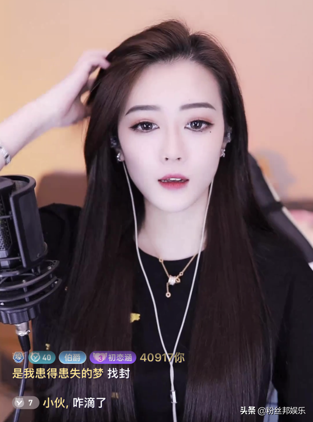 美女主播直播抽烟挑衅,喊话赶紧“扣我分”,直言满分不太适应