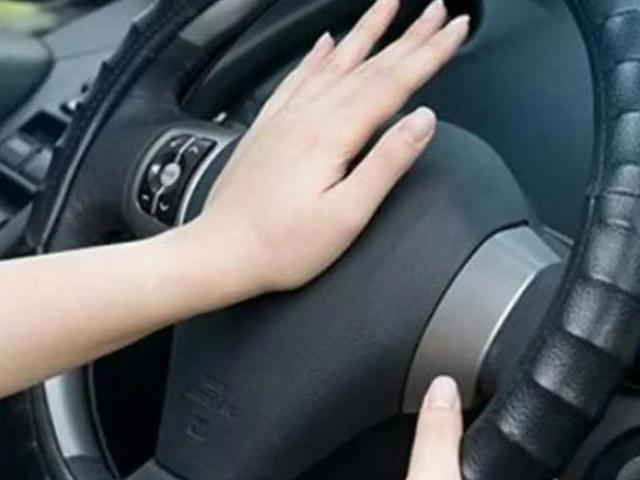 汽车喇叭“暗语”揭秘:按“一下,两下,长按各是什么意思?