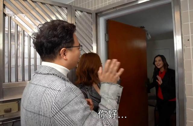 25岁港姐冠军谢嘉怡住所曝光!外墙陈旧面积狭小,卧室装铁闸门