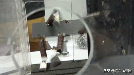 揭秘汽车车衣暴利黑幕!汽车膜有多坑?豪车4万贴膜都是鸡肋?