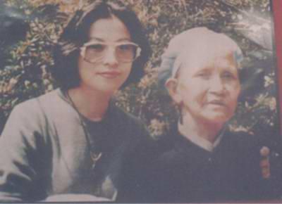 美女匪首被特赦后当了工人,毛主席逝世她在家自设灵堂哭昏好几次