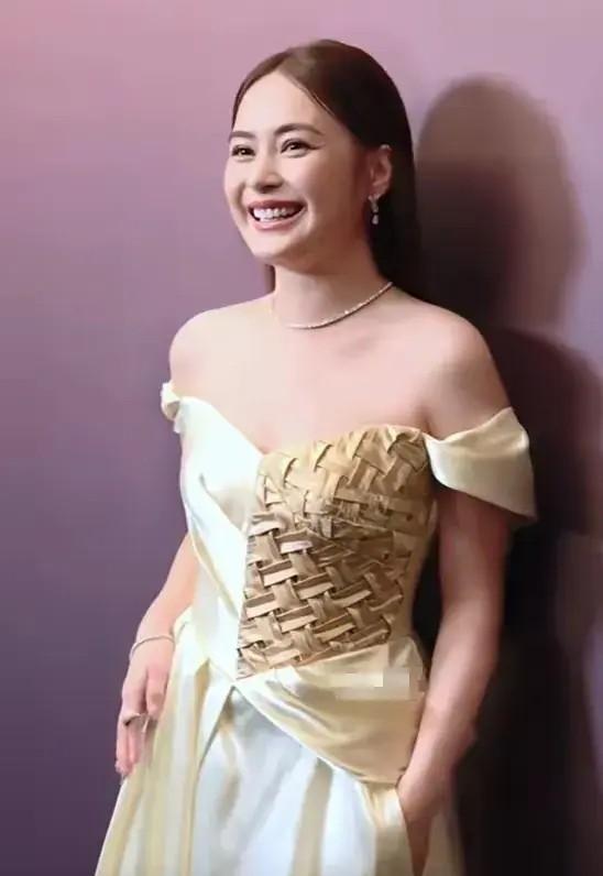 阿娇的“大粗腿”,撕碎了多少女明星的“虚伪”面具