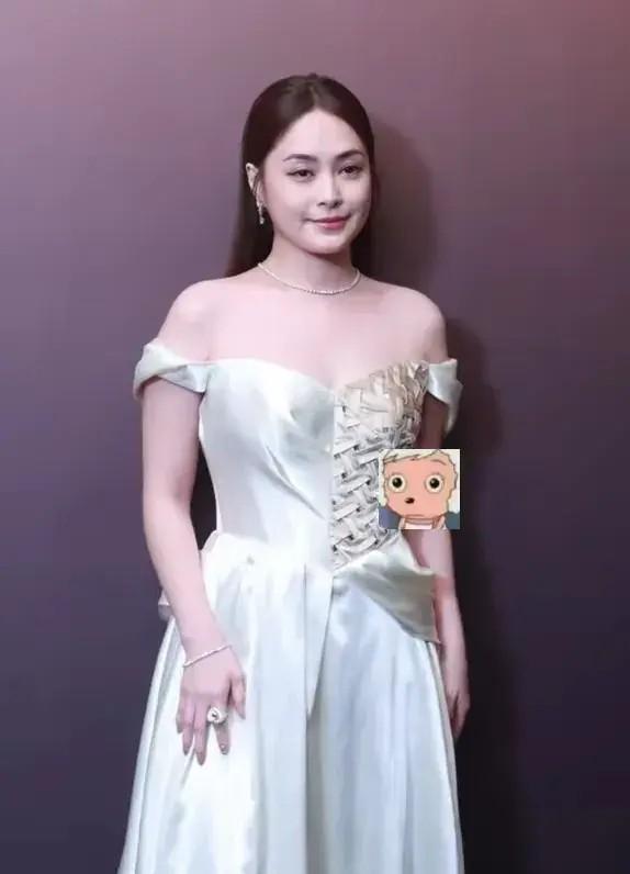 阿娇的“大粗腿”,撕碎了多少女明星的“虚伪”面具