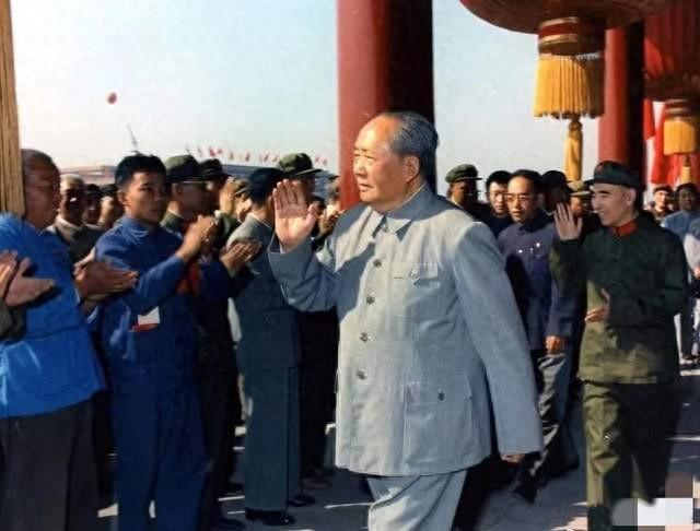 侵华日军残酷暴行,女子为活命脱下衣服让日本人拍摄,侮辱至死