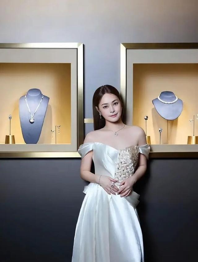 阿娇的“大粗腿”,撕碎了多少女明星的“虚伪”面具