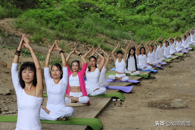 国际瑜伽日即将来临,看众多美女开练瑜伽,婀娜多姿性感迷人