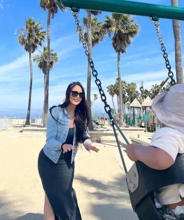 出轨!搞大美女私教肚子!再见了,汤普森