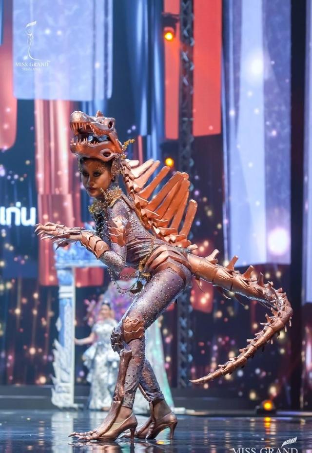泰国选美,美女们的造型太有创意了,但是却美的让人移不开视线。