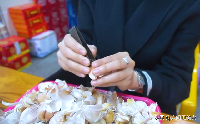 福建美女用石头做菜，一桶138元，从不宣传，客人口口相传找来吃