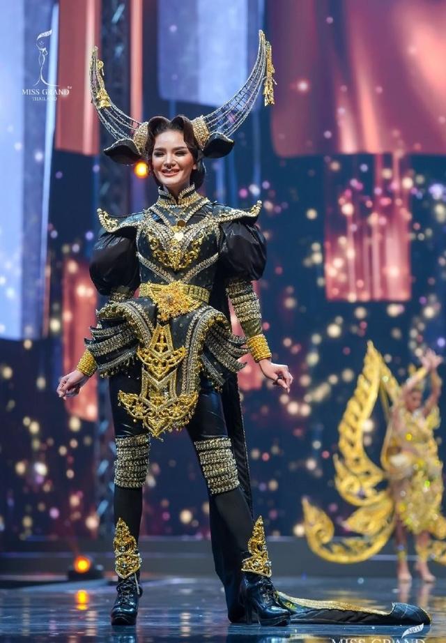 泰国选美,美女们的造型太有创意了,但是却美的让人移不开视线。