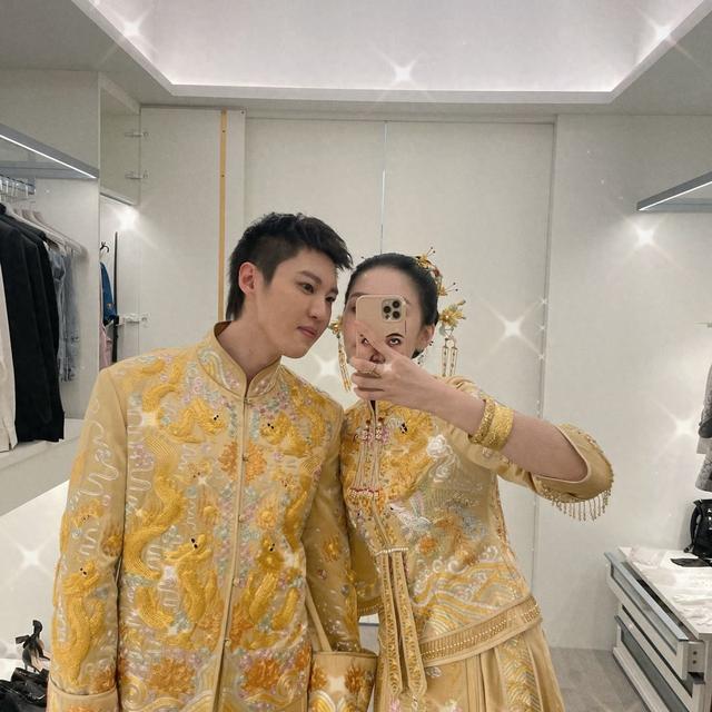 赵本山女儿球球中式婚纱美照曝光,获赞最美新娘,男友深情表白