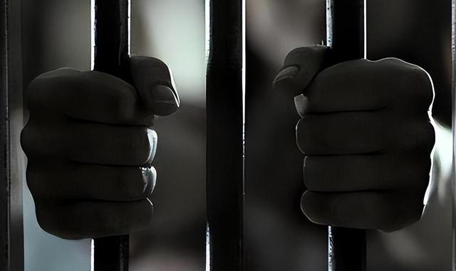 内蒙“白富美”名媛与7男子聚众淫乱,被抓大喊:他们全是我男友!