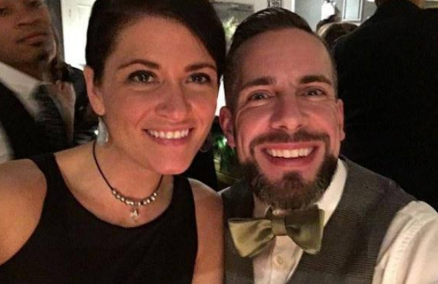 美女子节约房租卖掉财产6万改造货车，停公司门口起床就上班