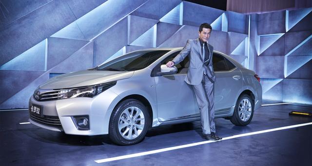 成龙代言三菱、胡歌代言CT6......粉丝:刷我的卡